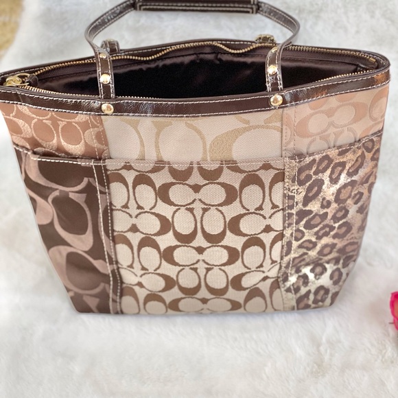 COACH LEGACY SIGNATURE PATCHWORK TOTE Amazing Condition Brown, Tan , & Cream. - Picture 3 of 12